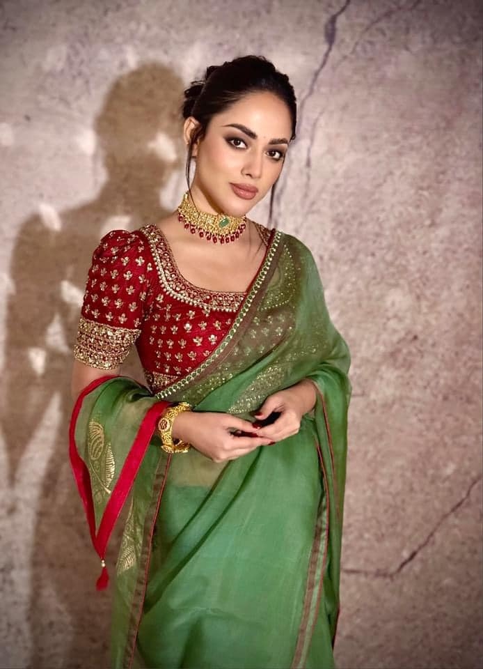 Green Muslin Saree with Minimal Zardozi Work